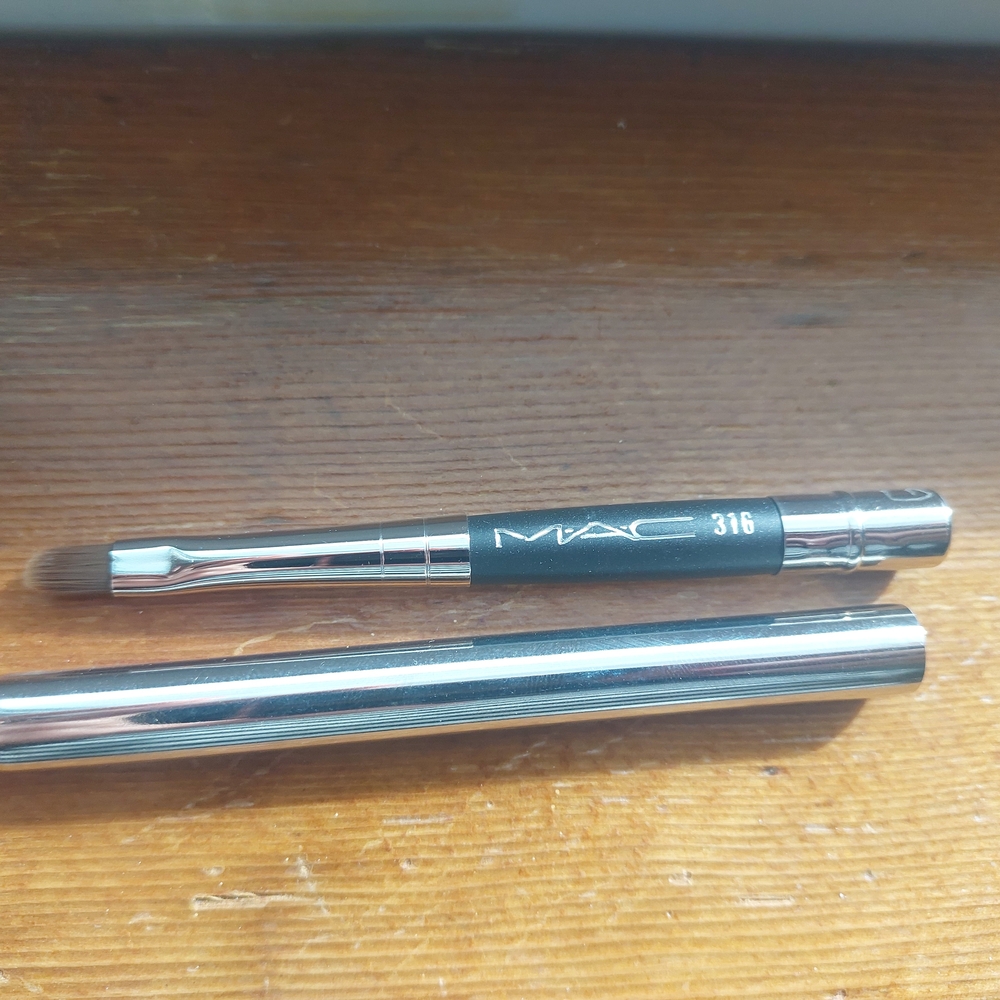 New MAC 316 Lip Brush